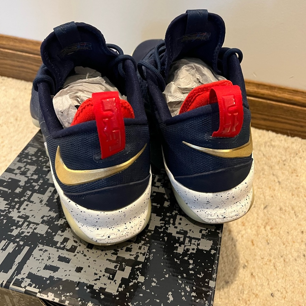 Nike LeBron XIV Low USA Midnight Navy Metallic Gold Red Sneakers Size 11 - Picture 2 of 5
